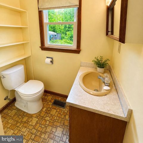 91 LOWER VIEW RD, Strasburg, VA 22657