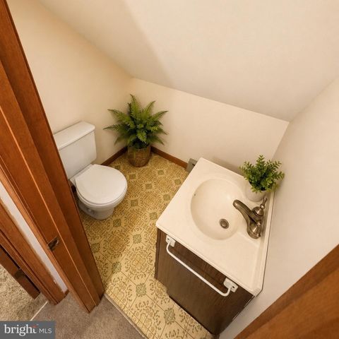 91 LOWER VIEW RD, Strasburg, VA 22657