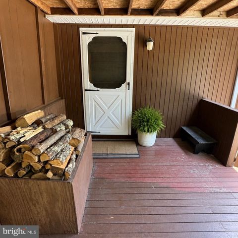 91 LOWER VIEW RD, Strasburg, VA 22657