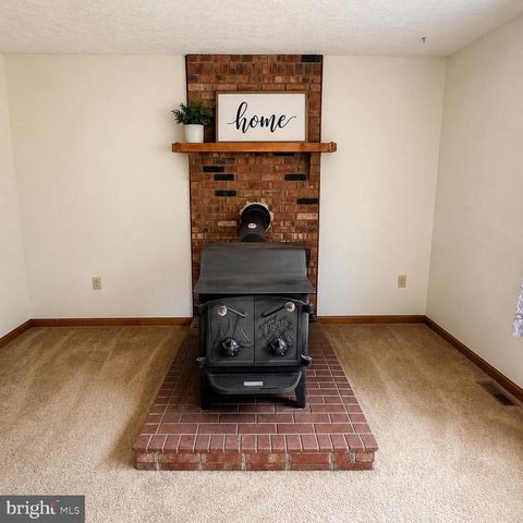 91 LOWER VIEW RD, Strasburg, VA 22657