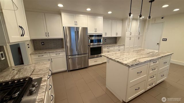 8218 Zircon Drive SW, Lakewood, WA 98498