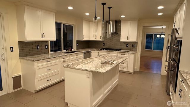 8218 Zircon Drive SW, Lakewood, WA 98498