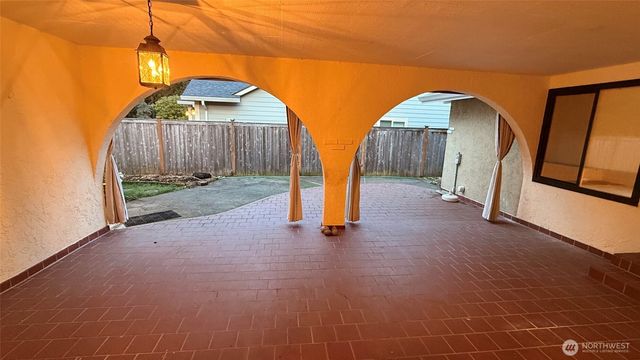 8218 Zircon Drive SW, Lakewood, WA 98498