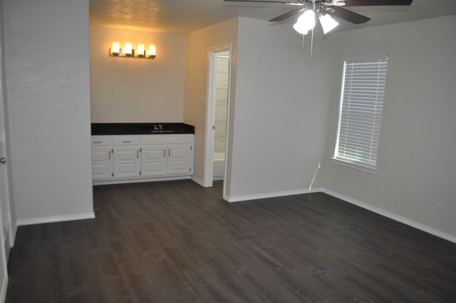 110 Myrtle Avenue, Waxahachie, TX 75165
