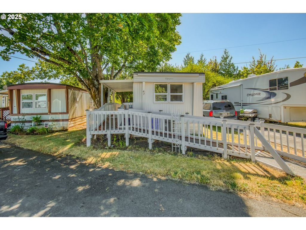 16745 Se DIVISION St 47, Portland, OR 97236