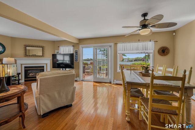 212-R Shore Road, Waterford, CT 06385