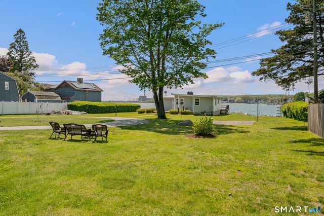 212-R Shore Road, Waterford, CT 06385