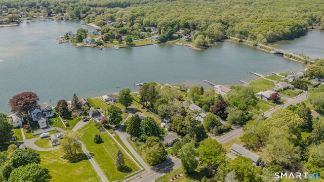 212-R Shore Road, Waterford, CT 06385