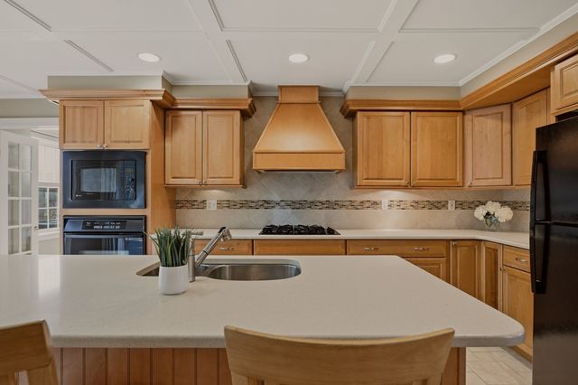 331 Albany St, Fall River, MA 02720
