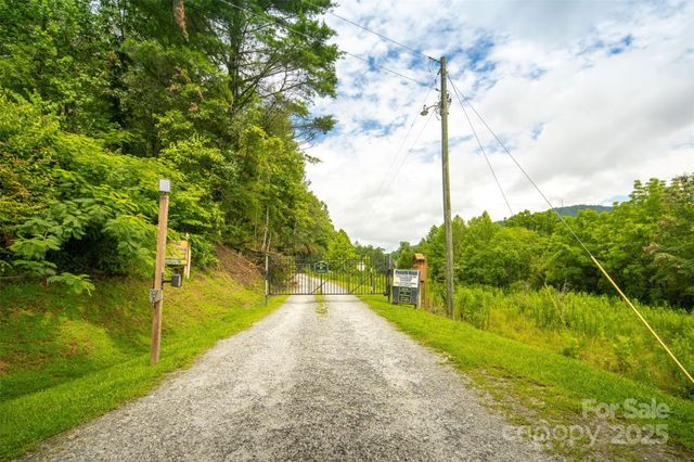 3443 Valley Drive, Lenoir, NC 28645