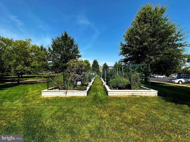 44397 OAKMONT MANOR SQ, Ashburn, VA 20147