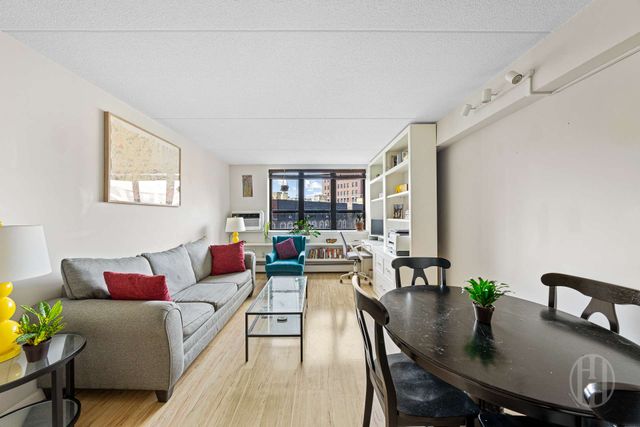 300 W 110th St Apt 6H, New York City, NY 10026