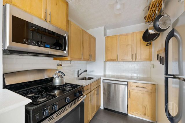 300 W 110th St Apt 6H, New York City, NY 10026