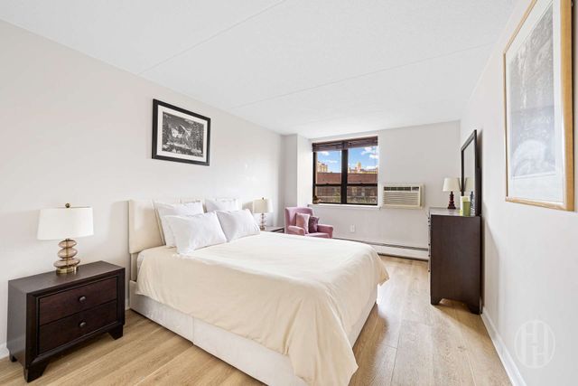 300 W 110th St Apt 6H, New York City, NY 10026