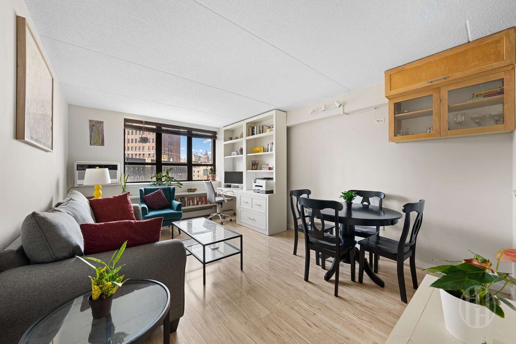 300 W 110th St Apt 6H, New York City, NY 10026