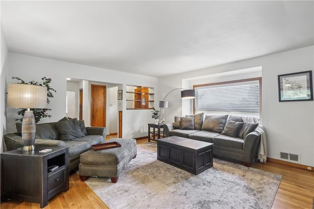 3316 Leechburg Rd, Lower Burrell, PA 15068