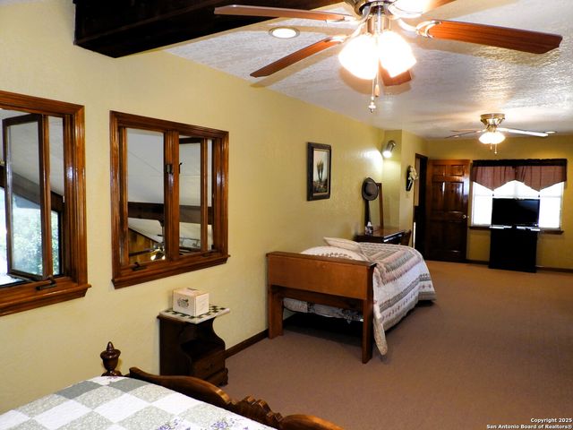 3078 Goat Hill Road, Lakehills, TX 78063