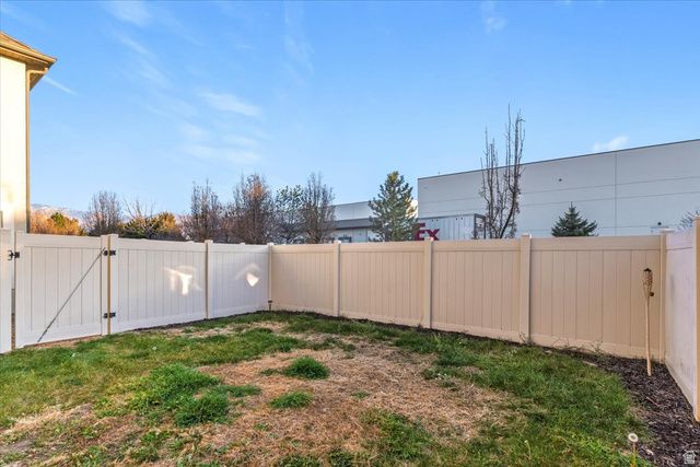 1933 W 2295 S, Woods Cross, UT 84087
