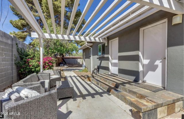 2645 E GLENROSA Avenue, Phoenix, AZ 85016