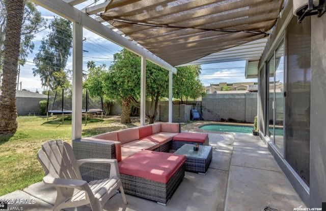 2645 E GLENROSA Avenue, Phoenix, AZ 85016