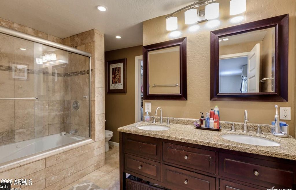 Image 6 of property listing at 2645 E GLENROSA Avenue, Phoenix, AZ 85016