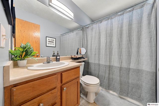 1849 NW Faesy Place, Lincoln, NE 68528