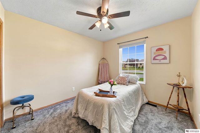 1849 NW Faesy Place, Lincoln, NE 68528