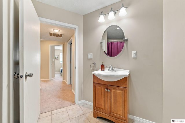 1849 NW Faesy Place, Lincoln, NE 68528
