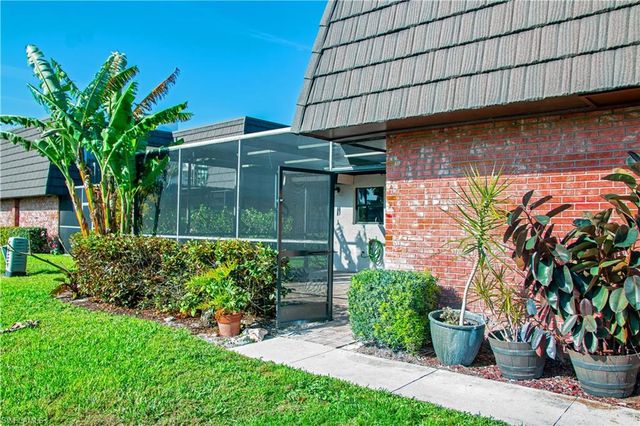 148 Lake Point Ln, Naples, FL 34112