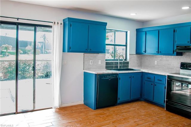 148 Lake Point Ln, Naples, FL 34112