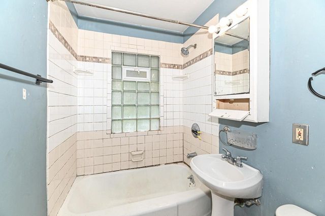 3136 N 77th STREET, Milwaukee, WI 53222