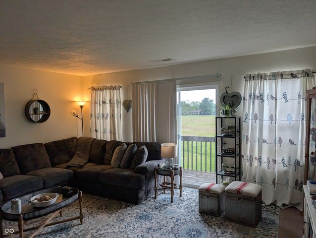 6407 Emerald Springs Drive, Indianapolis, IN 46221