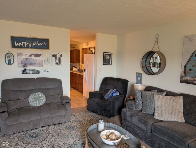 6407 Emerald Springs Drive, Indianapolis, IN 46221