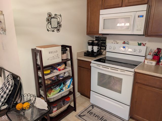 6407 Emerald Springs Drive, Indianapolis, IN 46221