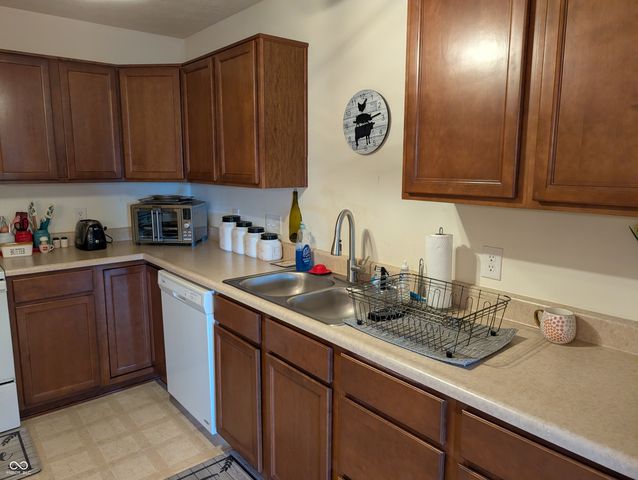 6407 Emerald Springs Drive, Indianapolis, IN 46221