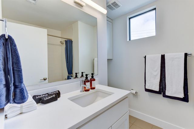 2501 E 4th ST A, Austin, TX 78702