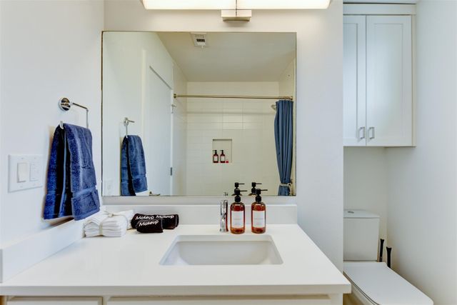 2501 E 4th ST A, Austin, TX 78702