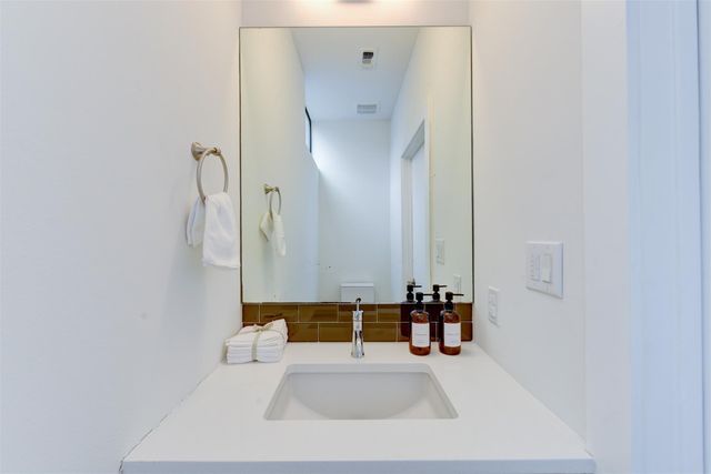 2501 E 4th ST A, Austin, TX 78702