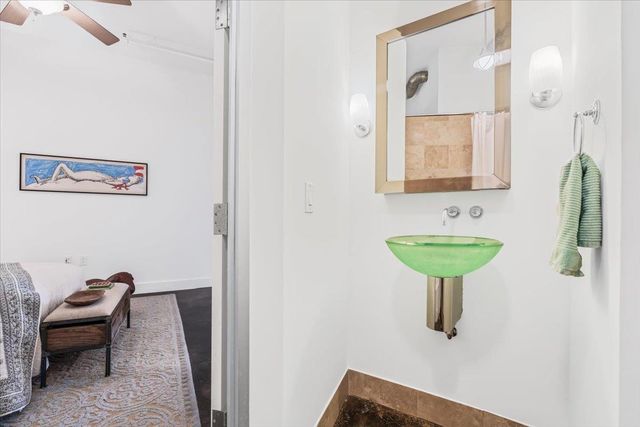 311 W 5th ST 1005, Austin, TX 78701