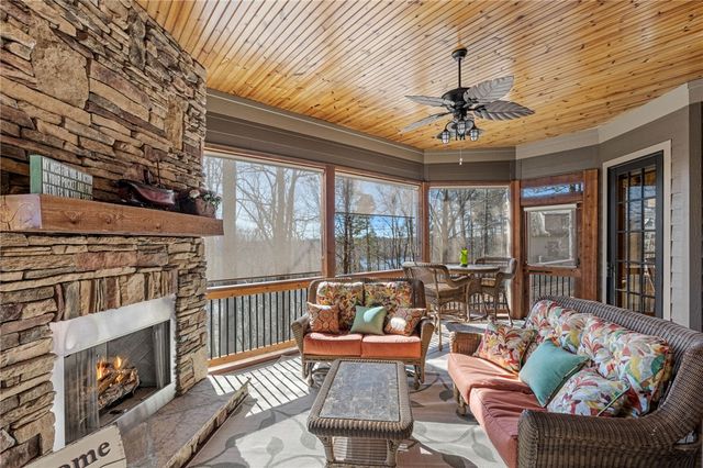 811 Top Ridge Drive, Sunset, SC 29685