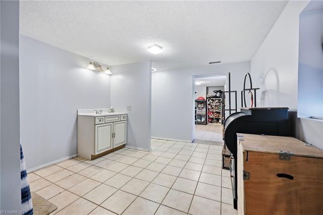 901 Decker Road, Thomasville, NC 27360