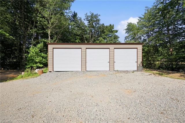 901 Decker Road, Thomasville, NC 27360