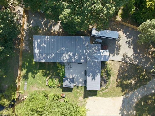 901 Decker Road, Thomasville, NC 27360
