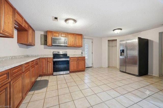 901 Decker Road, Thomasville, NC 27360