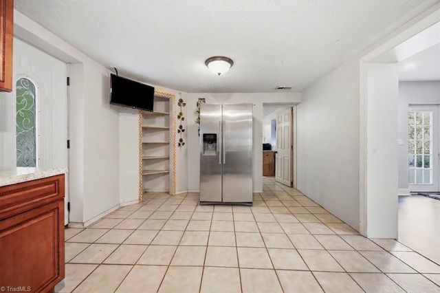901 Decker Road, Thomasville, NC 27360