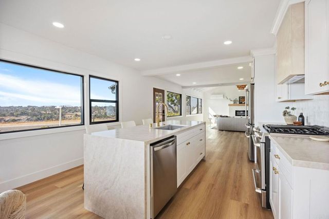 2101 Grandview Street, Oceanside, CA 92054