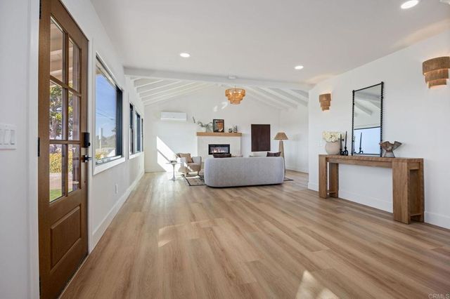 2101 Grandview Street, Oceanside, CA 92054