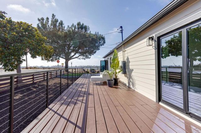 2101 Grandview Street, Oceanside, CA 92054