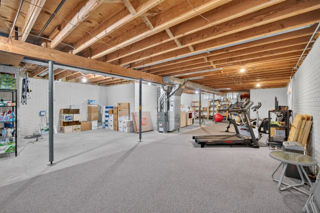 8003 Alpine Drive, Urbandale, IA 50322