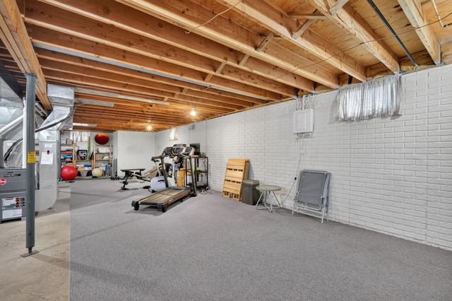 8003 Alpine Drive, Urbandale, IA 50322